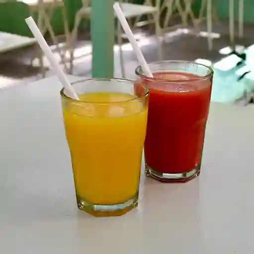 Jugo Exprimido de Naranja y Frutilla