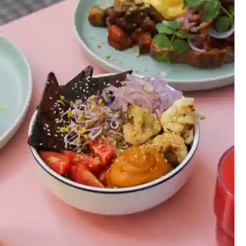 Ensalada de Quinoa + Bebida