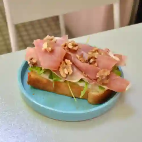 Tostón de Crudo